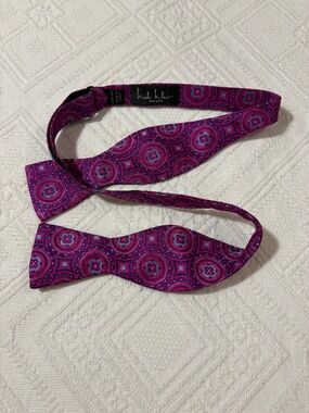 Nicole Miller New York 100% Silk Geometric Medallion Self-Tie Bow Tie Pink Purpl